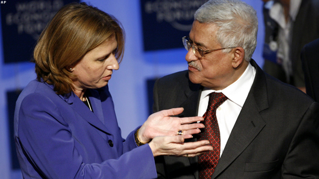 ليفني والرئيس الفلسطيني محمود عباس (صورة من الارشيف، 2005)